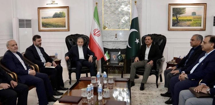 عباس عراقچی کی فیلڈ مارشل اور نائب وزیرِ اعظم اسحاق ڈار سے ملاقات
