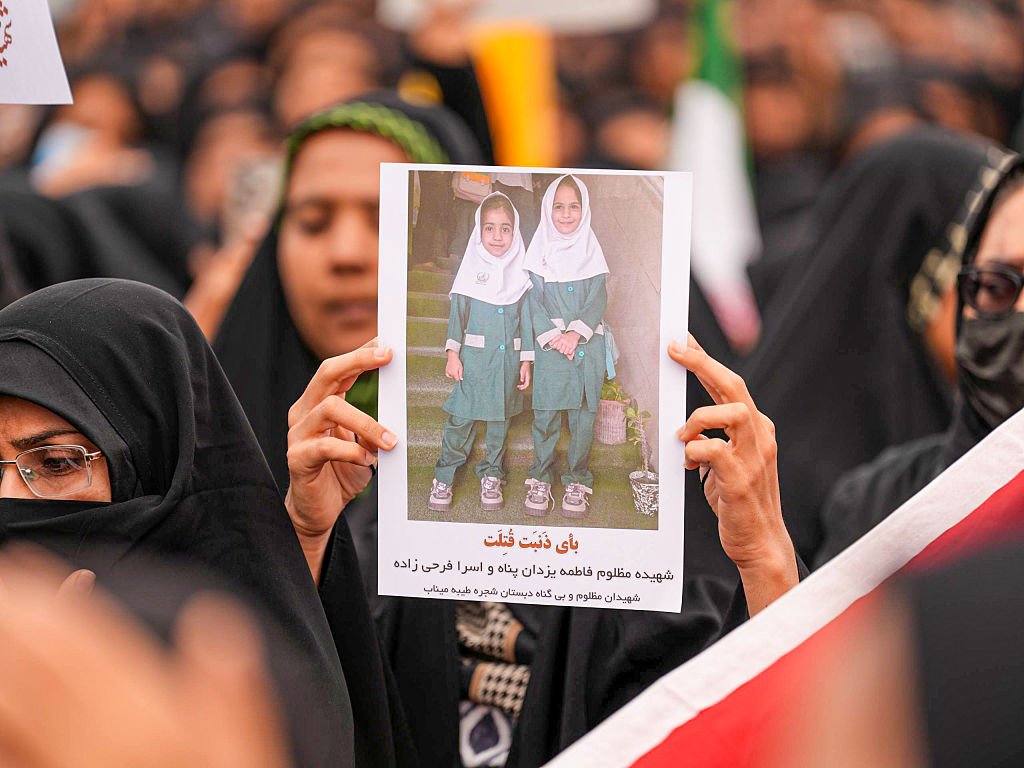 میناب میں تباہ گرلز اسکول کی جگہ جدید تعلیمی کمپلیکس کی تعمیر کا آغاز