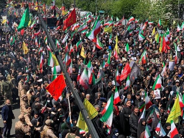 شہید آیت اللہ خامنہ ای کی شہادت کے چالیسویں دن لاکھوں افراد سڑکوں پر نکل آئے