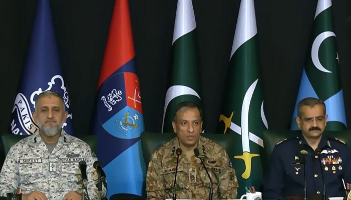 انڈیا کی آرمی پروفیشنل تھی جو آج سیاست زدہ ہو گئی ہے، ترجمان پاک فوج