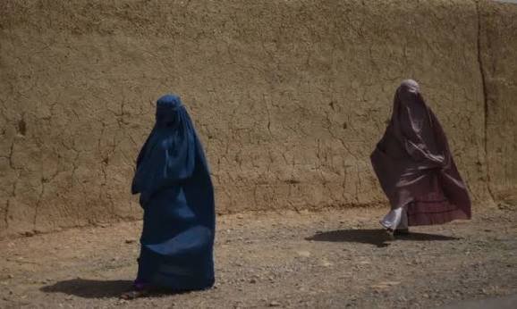 میاں بیوی کی علیحدگی سے متعلق نیا حکم نامہ افغان خواتین کے حقوق پر بڑا وار
