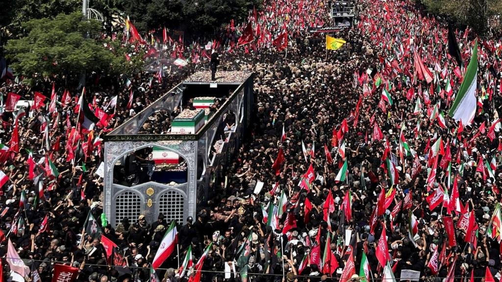 شہید آیت اللہ سید علی خامنہ ای کے جنازے کے تعزیتی جلوس کا تہران سے آغاز