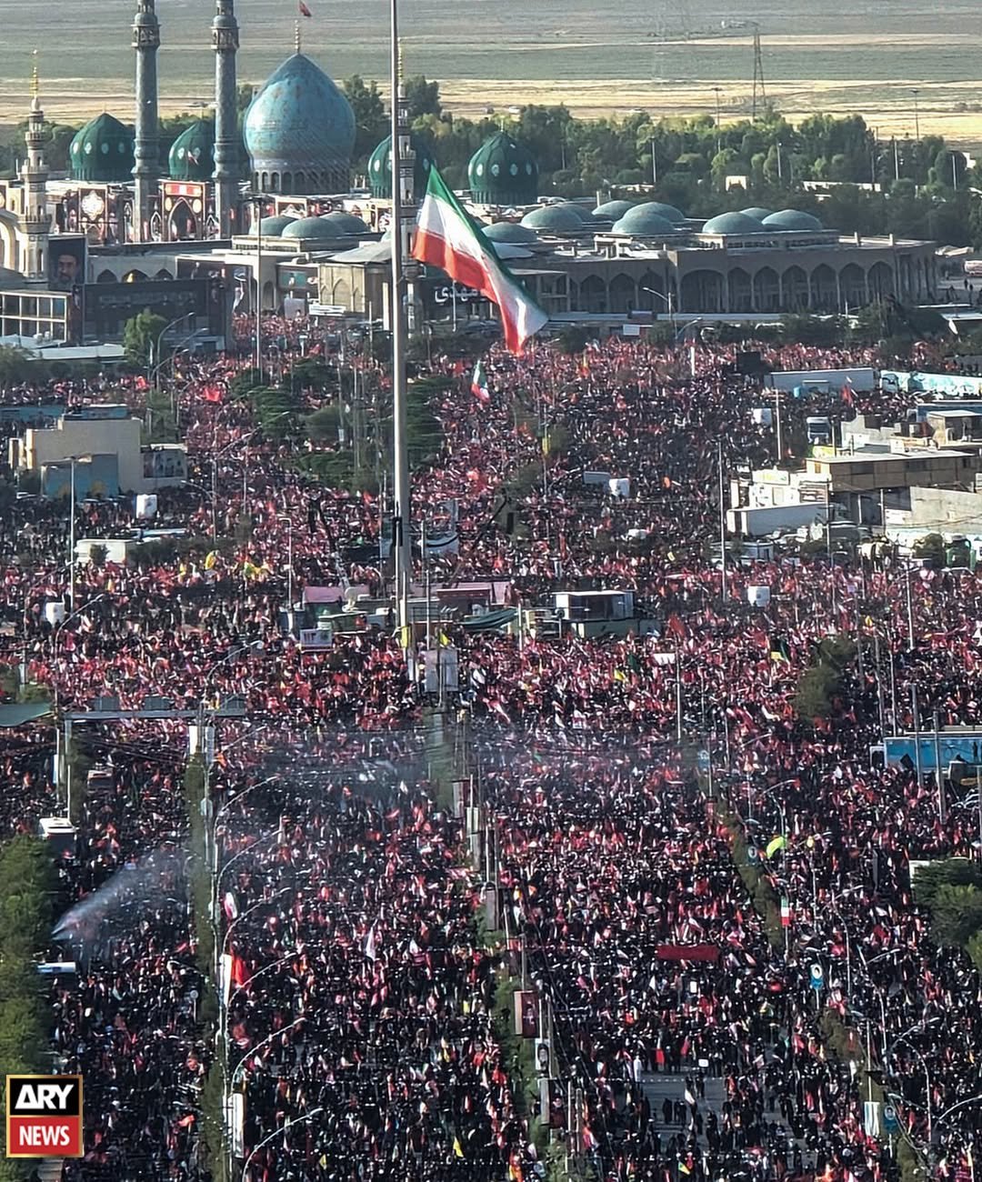شہید سپریم لیڈر آیت اللہ خامنہ ای کی نمازِ جنازہ شہرِ قم میں ادا، لاکھوں افراد کی شرکت