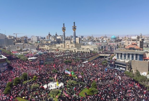 شہید سپریم لیڈر آیت اللہ خامنہ ای مشہد میں سپرد خاک، لاکھوں سوگواروں کی شرکت