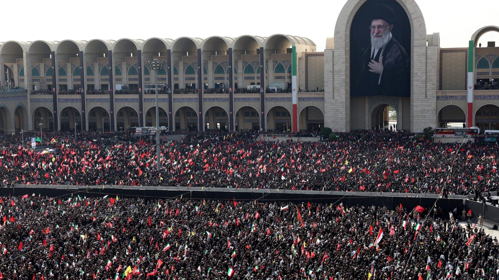 مصلی تہران، الوداعی تقریب میں سوگوار عوام کا اژدھام