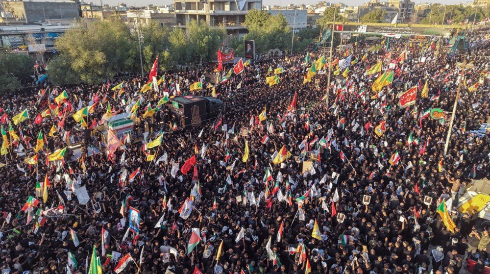 نجف میں امام علی علیہ السلام کے روضے پر شہید آیت اللہ خامنہ ای کی نماز جنازہ ادا، عوام کا سمندر اُمڈ آیا
