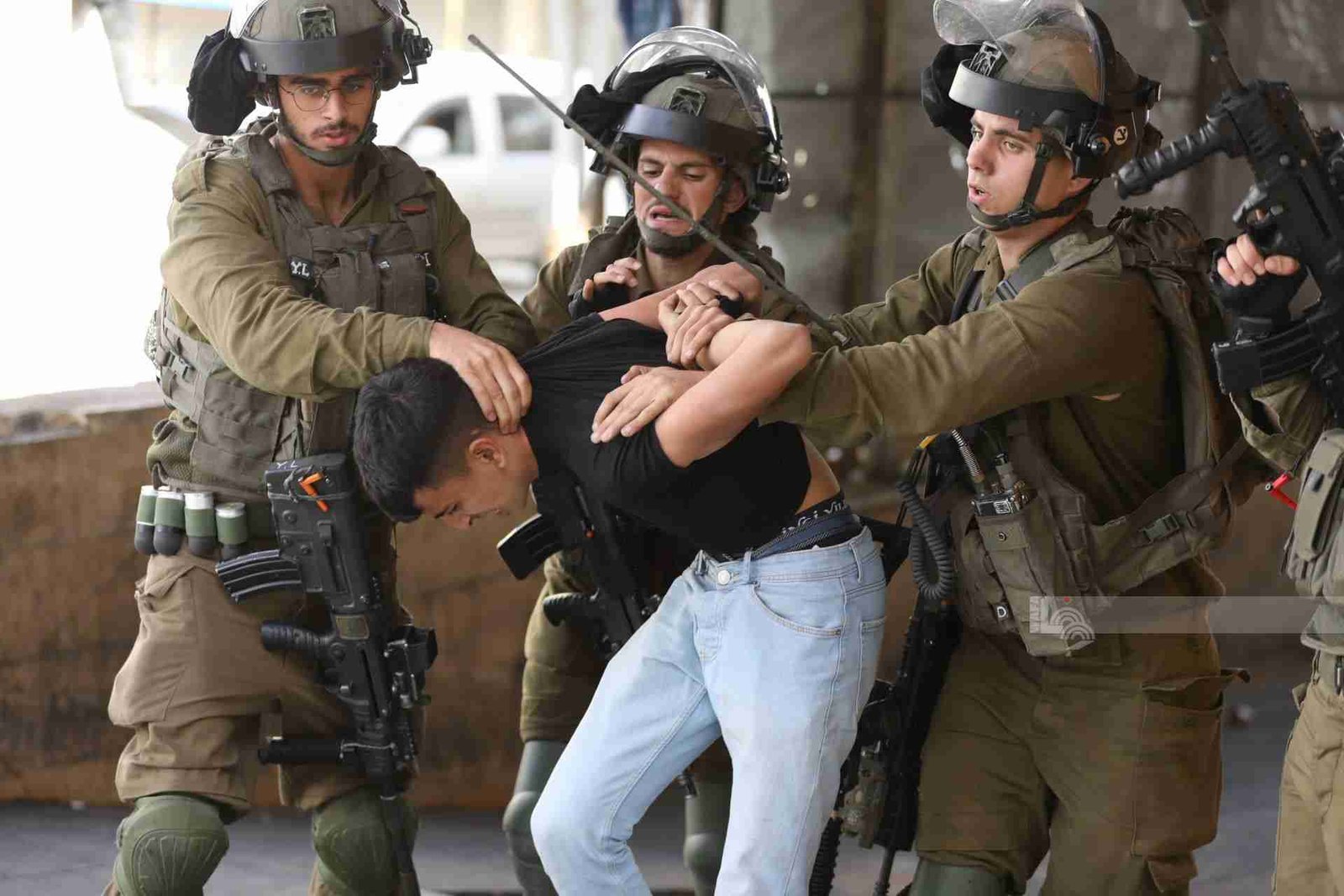 اسرائیلی جارحیت میں مسلسل اضافہ، مغربی کنارے میں 48 فلسطینیوں کو حراست میں لے لیا